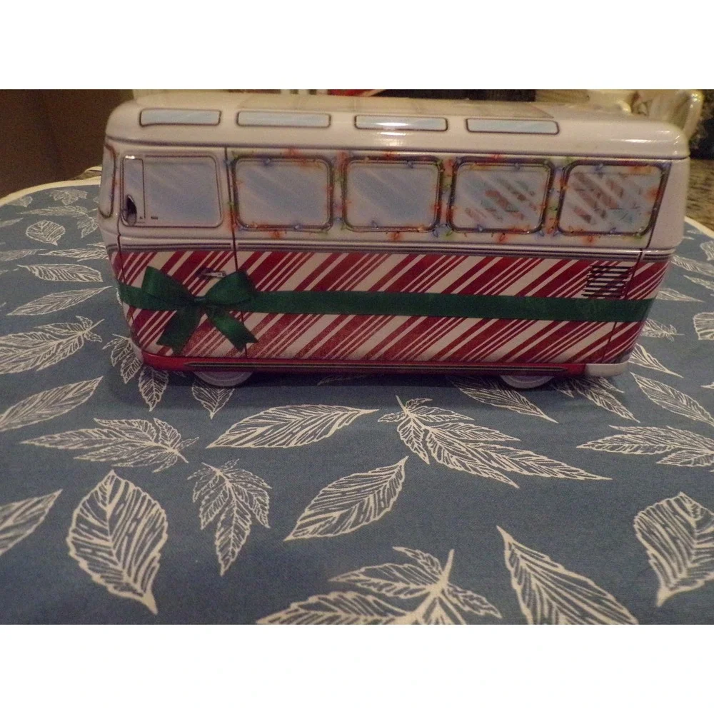 Volkswagen Christmas Bus Tin 550 piece puzzle candy cane stripe wreath & ribbon